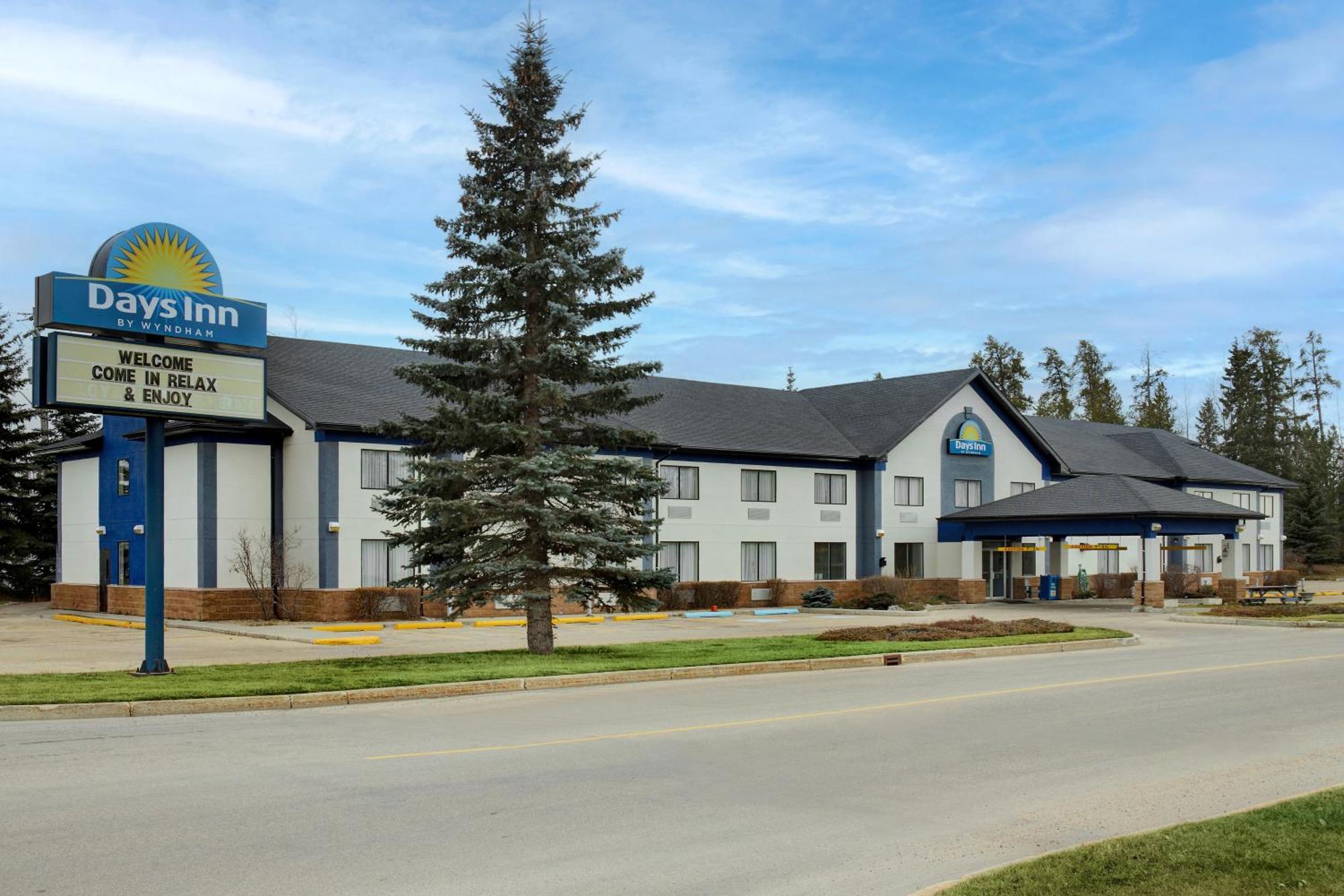 Days Inn By Wyndham Уайткорт Екстериор снимка
